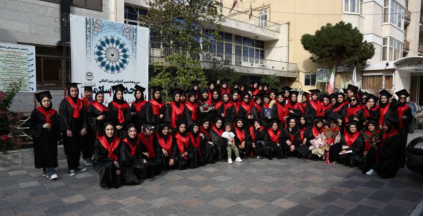 Uluslararası İslam Mezhepleri Üniversitesi'nde 98 ve 99 Girişli Öğrenciler İçin "Vahdet Mezunları" Büyük Töreni Düzenlendi