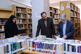 بازدید ریاست محترم دانشگاه بین المللی مذاهب اسلامی از نمایشگاه کتاب دانشگاه