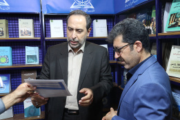بازدید معاون پژوهشی دانشگاه بین المللی مذاهب اسلامی از غرفه‌های دانشگاه در سی و ششمین نمایشگاه کتاب تهران