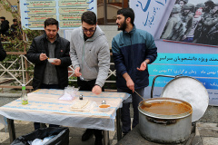 گزارش تصویری//  پخش عدسی نذری به مناسبت ولادت آقا امیر المومنین علی(ع) در دانشگاه بین المللی مذاهب اسلامی