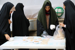 گزارش تصویری//  پخش عدسی نذری به مناسبت ولادت آقا امیر المومنین علی(ع) در دانشگاه بین المللی مذاهب اسلامی