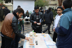 گزارش تصویری//  پخش عدسی نذری به مناسبت ولادت آقا امیر المومنین علی(ع) در دانشگاه بین المللی مذاهب اسلامی