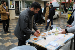 گزارش تصویری//  پخش عدسی نذری به مناسبت ولادت آقا امیر المومنین علی(ع) در دانشگاه بین المللی مذاهب اسلامی