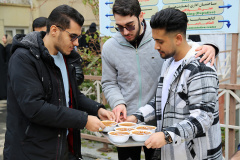 گزارش تصویری//  پخش عدسی نذری به مناسبت ولادت آقا امیر المومنین علی(ع) در دانشگاه بین المللی مذاهب اسلامی