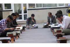گزارش تصویری مراسم انس با قرآن و افطاری دانشجویان خوابگاهی دانشگاه بین‌المللی مذاهب اسلامی به همت معاونت دانشجویی و فرهنگی در محوطه واحدمرکزی/  دوشنبه ۲۰ فروردین مصادف با ۲۸ ماه مبارک رمضان
