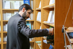 غرفه دانشگاه بین المللی مذاهب اسلامی در روز هشتم و نهم از سی و پنجمین نمایشگاه بین المللی کتاب تهران