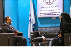 غرفه دانشگاه بین المللی مذاهب اسلامی در روز هشتم و نهم از سی و پنجمین نمایشگاه بین المللی کتاب تهران