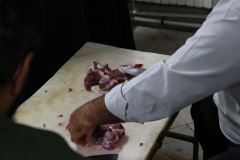گزارش تصویری// تهیه گوشت قربانی به مناسبت عید سعید قربان توسط دانشجویان اهل سنت و اهل تشیع دانشگاه بین المللی مذاهب اسلامی برگزار شد
