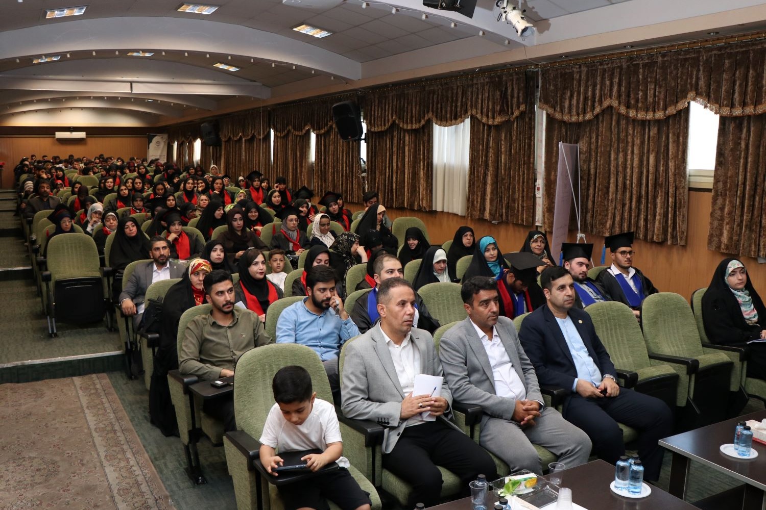 گزارش تصویری مراسم دانش‌آموختگی دانشجویان دانشگاه بین‌المللی مذاهب اسلامی در واحد مرکزی
