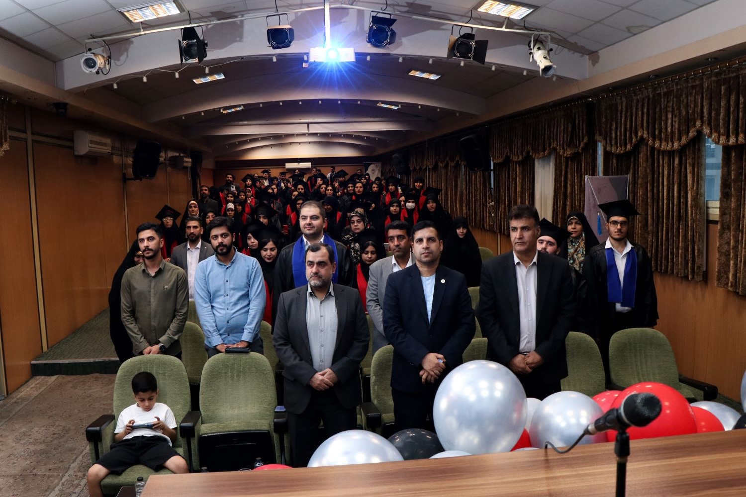 گزارش تصویری مراسم دانش‌آموختگی دانشجویان دانشگاه بین‌المللی مذاهب اسلامی در واحد مرکزی