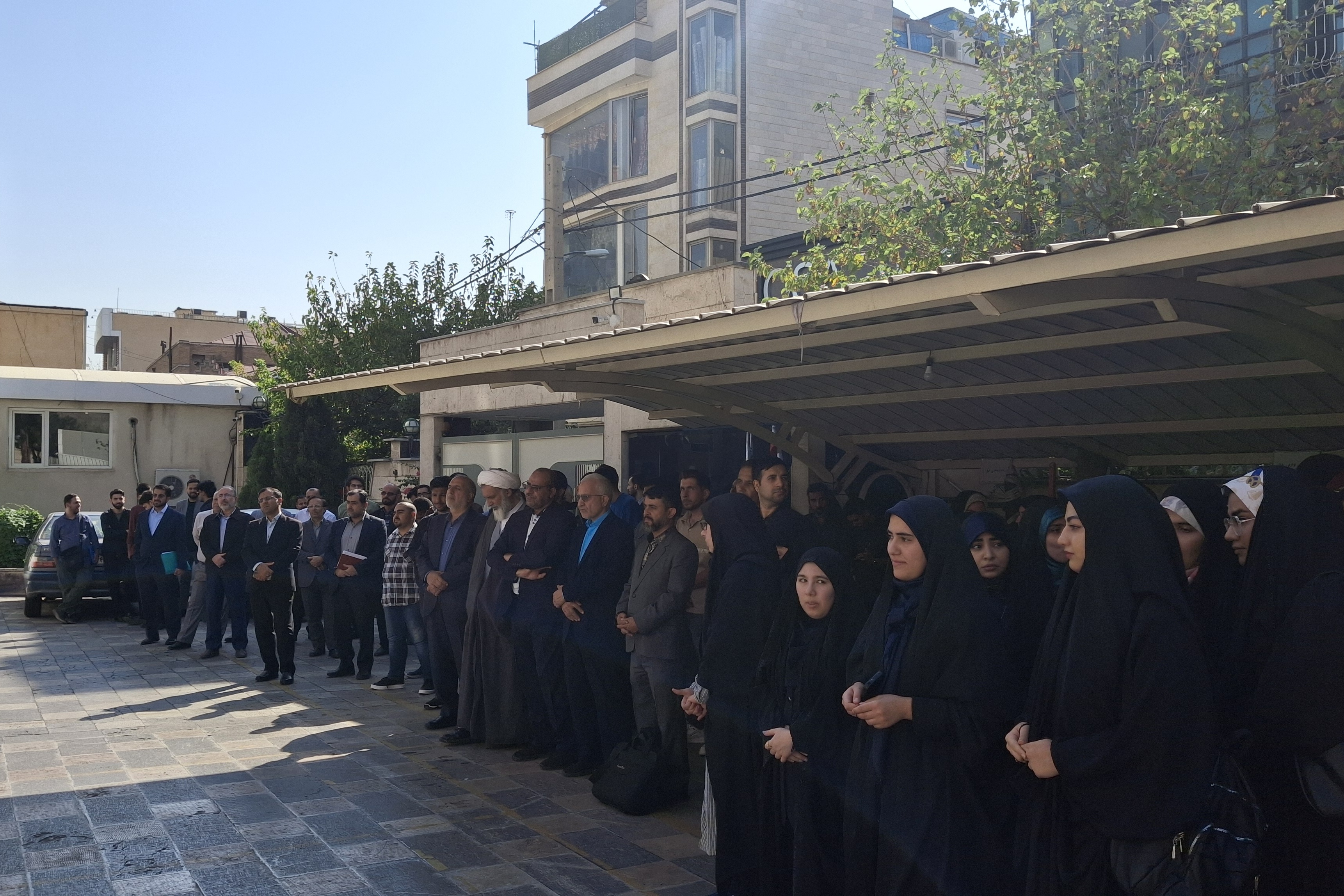 مراسم بازگشایی حضوری دانشگاه بین المللی مذاهب اسلامی و اهتزاز پرچم مقدس ایران