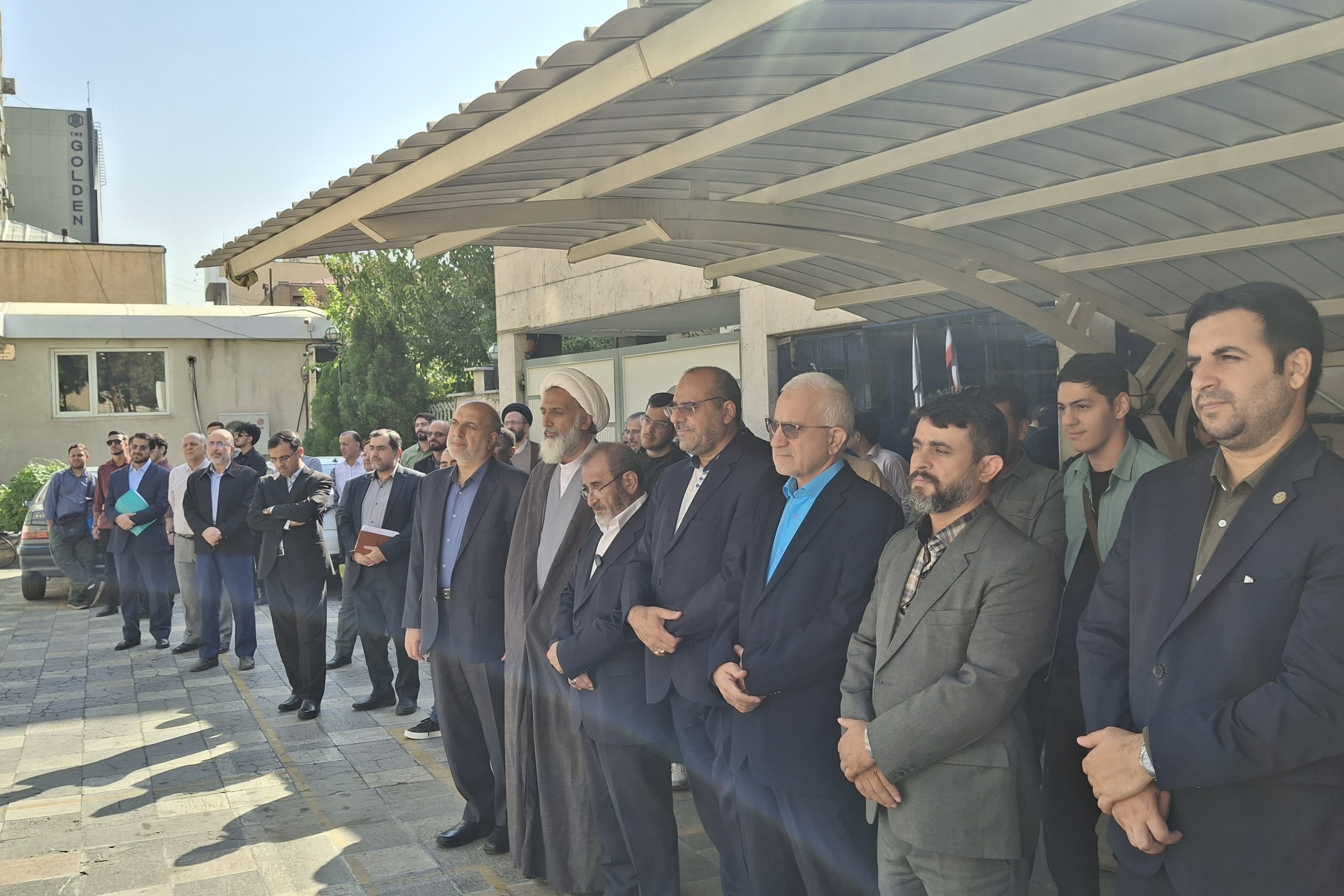 مراسم بازگشایی حضوری دانشگاه بین المللی مذاهب اسلامی و اهتزاز پرچم مقدس ایران