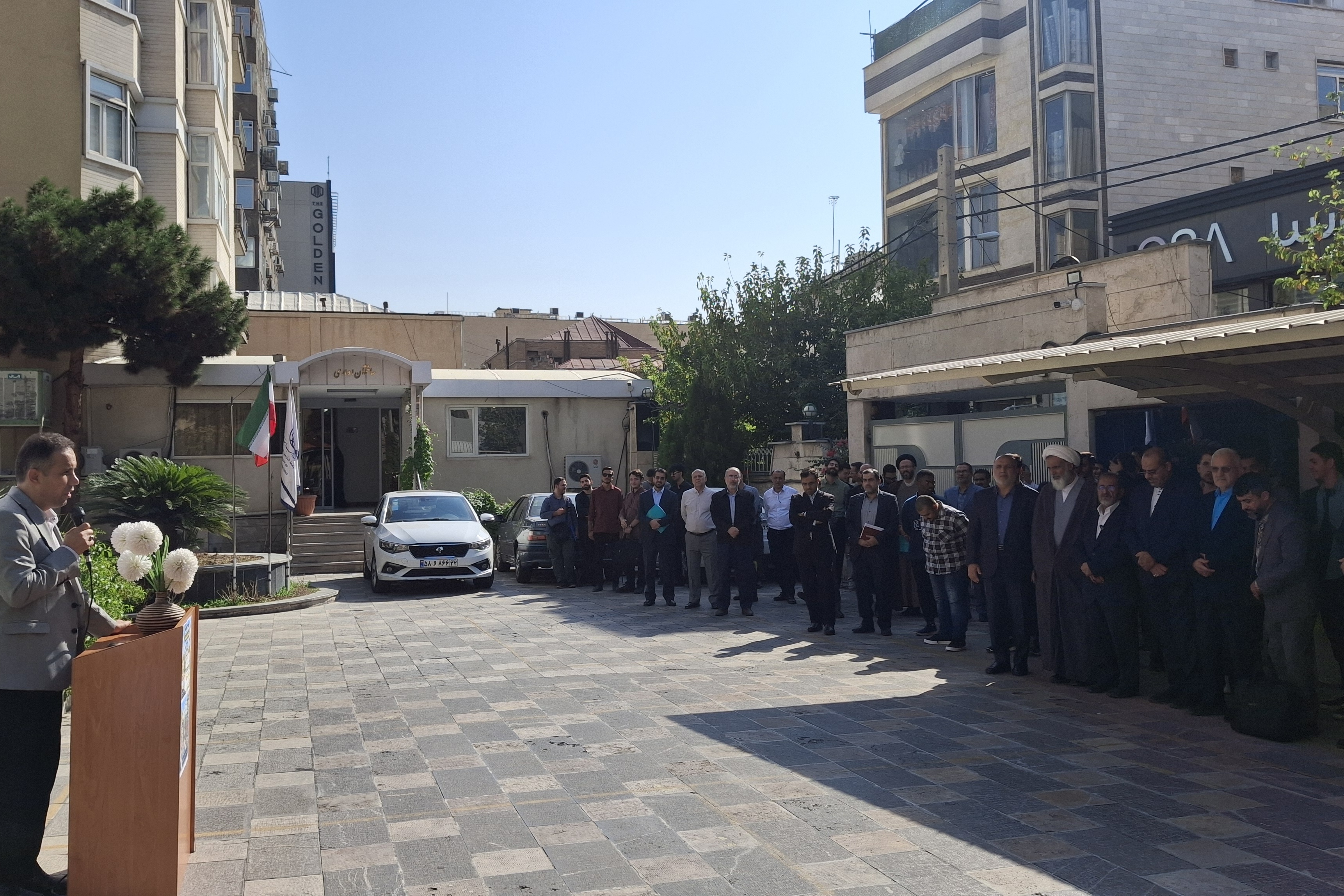 مراسم بازگشایی حضوری دانشگاه بین المللی مذاهب اسلامی و اهتزاز پرچم مقدس ایران